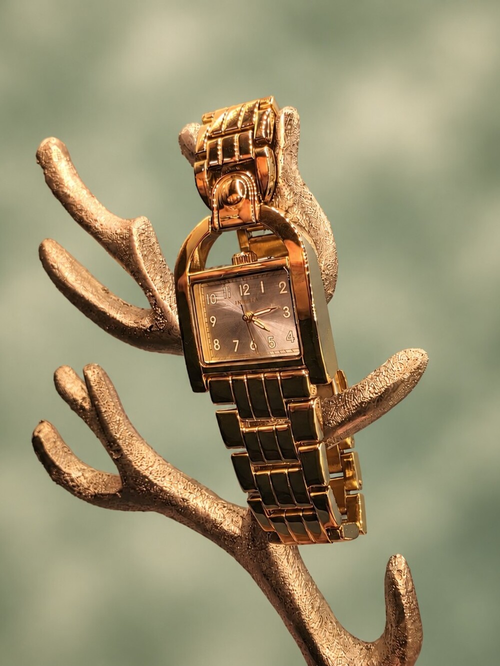 Invicta Wildflower Watch - Gold Tone - Vintage "Lock" Style - 28mm - w/ Box